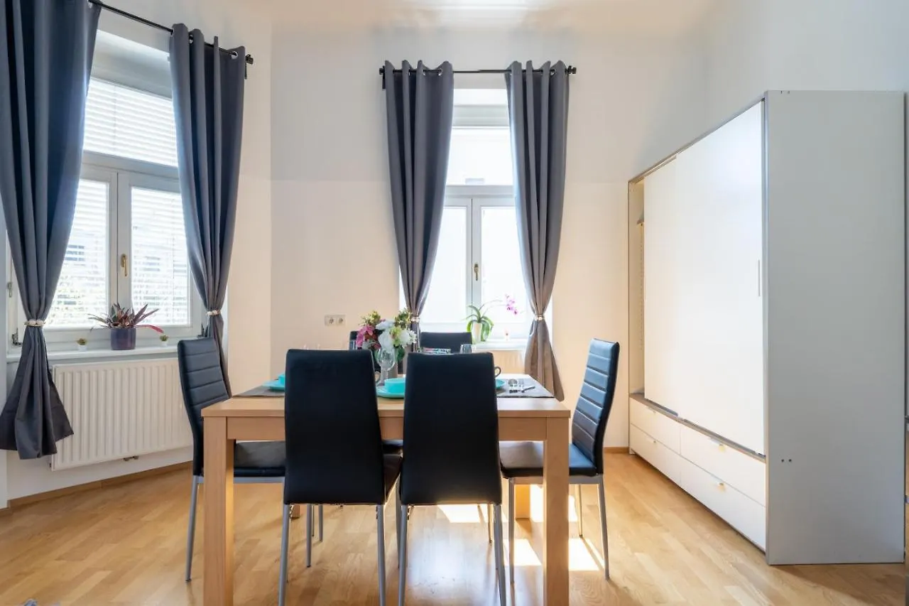Yeshello Apartment Central Station Vienna Austria