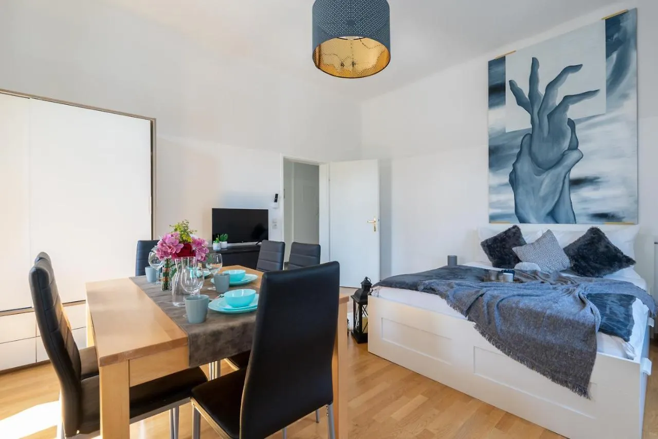 Yeshello Apartment Central Station Vienna Austria