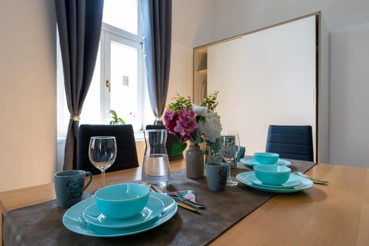 Yeshello Apartment Central Station Vienna Austria