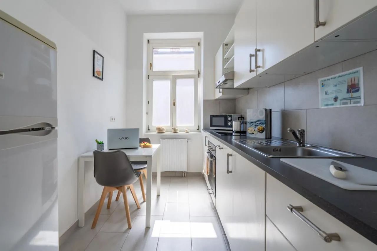 Yeshello Apartment Central Station Vienna